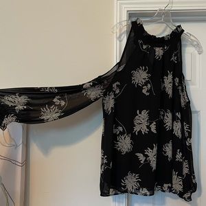 Entro mock neck, cold shoulder top.